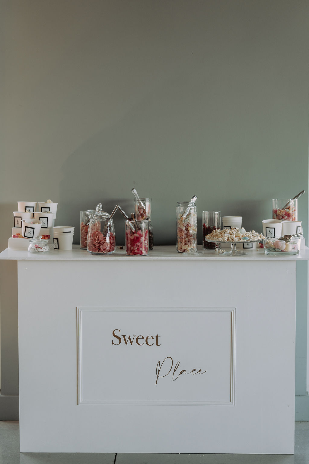 Sweet place, mariage blanc et noir décoré par Mona Ilsa, décoratrice de mariage