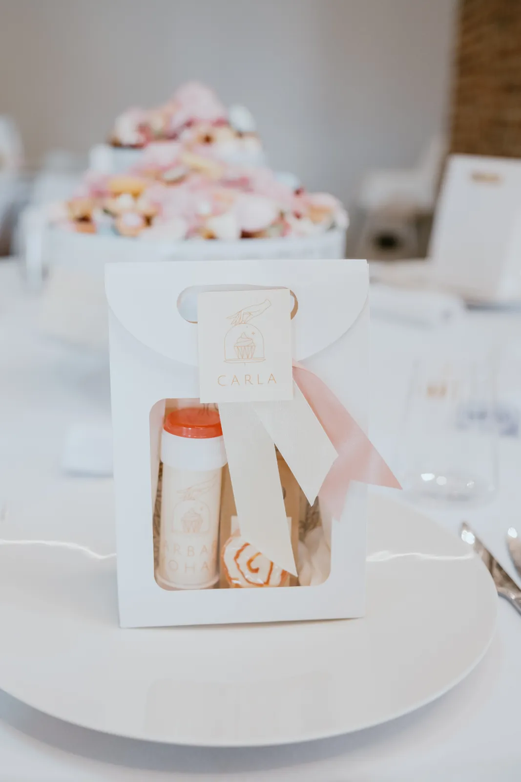 Cadeau invité, mariage pastel décoré par Mona Ilsa, décoratrice de mariage