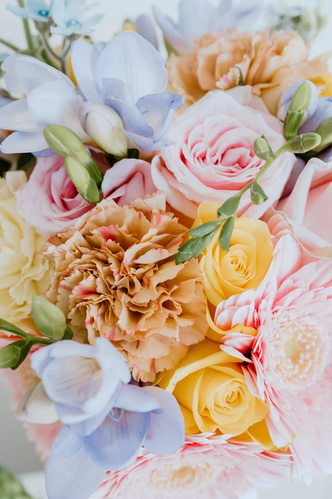 Bouquet pastel, détail, mariage pastel décoré par Mona Ilsa, décoratrice de mariage